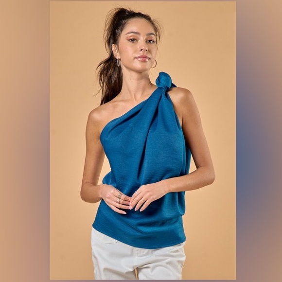 Knotted one shoulder dress too - Picture 4 of 4